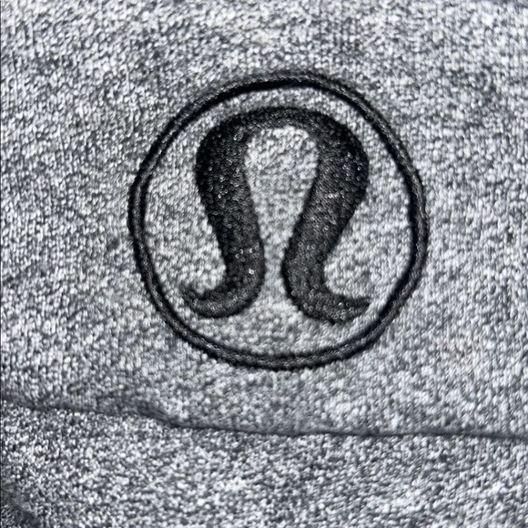 Lululemon Scuba Hoodie *Light Cotton Fleece
Heathered Speckled Black size 8 - Picture 9 of 11